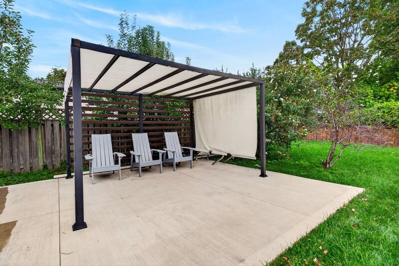 GORGEOUS RAISED RANCH IN SOUGHT AFTER ST. CATHARINES NEIGHBOURHOOD
