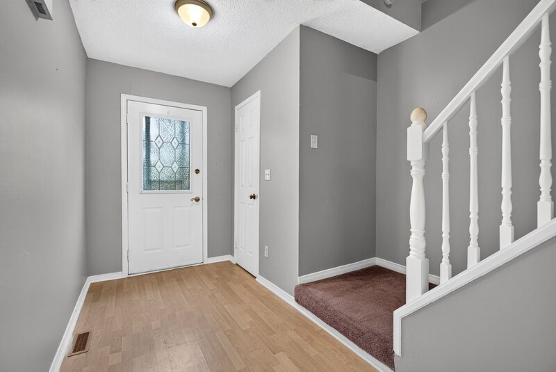 SPACIOUS END-UNIT IN SOUGHT AFTER STONEY CREEK NEIGHBOURHOOD