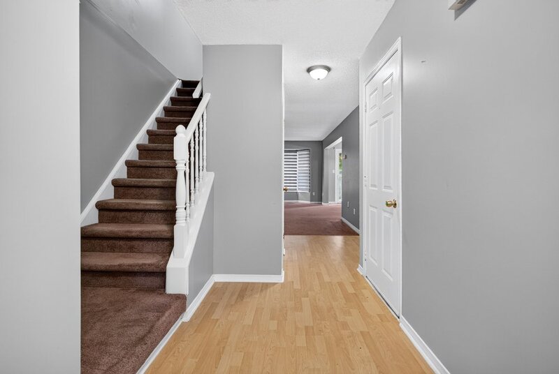 SPACIOUS END-UNIT IN SOUGHT AFTER STONEY CREEK NEIGHBOURHOOD