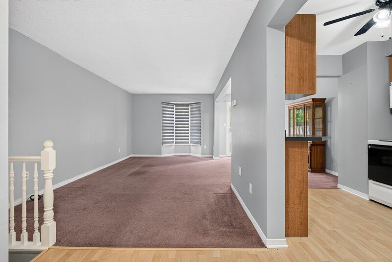 SPACIOUS END-UNIT IN SOUGHT AFTER STONEY CREEK NEIGHBOURHOOD
