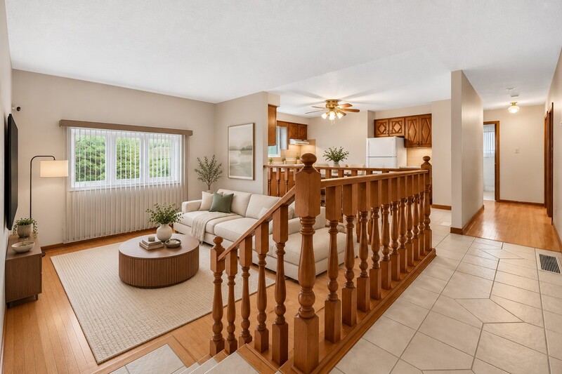 FAMILY HOME ON LARGE LOT IN LOWER STONEY CREEK!