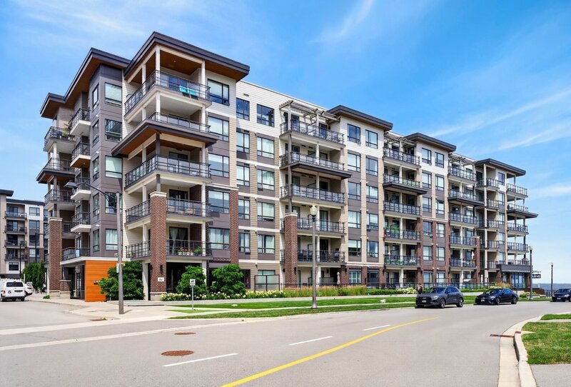 AMAZING VIEWS IN THIS GORGEOUS GRIMSBY 1BR+DEN CONDO