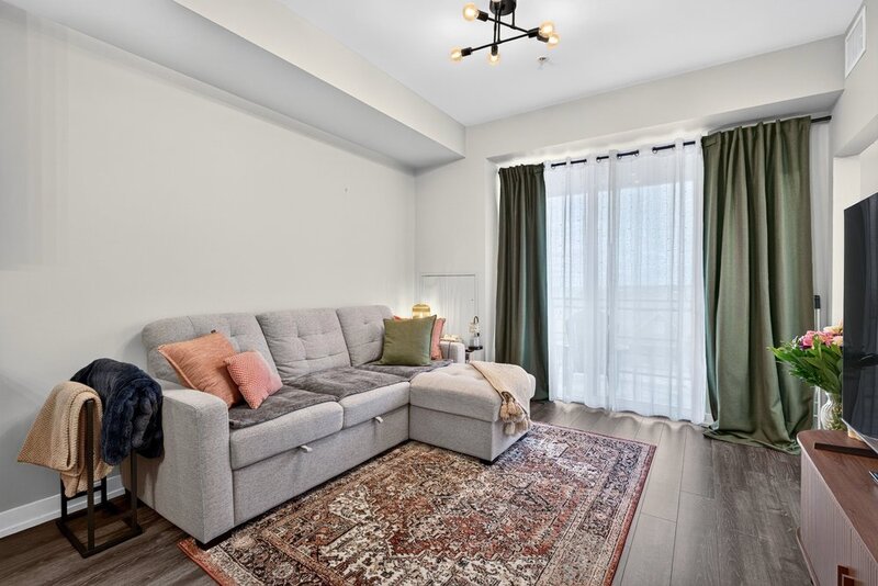 AMAZING VIEWS IN THIS GORGEOUS GRIMSBY 1BR+DEN CONDO