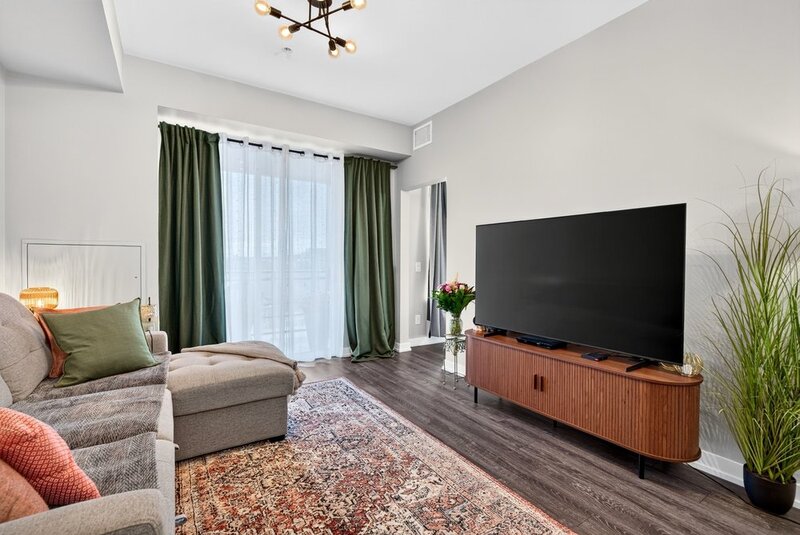 AMAZING VIEWS IN THIS GORGEOUS GRIMSBY 1BR+DEN CONDO