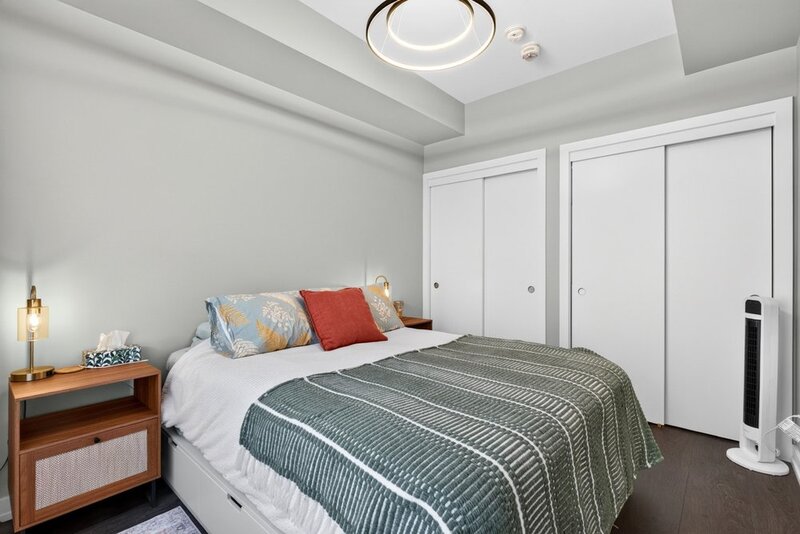 AMAZING VIEWS IN THIS GORGEOUS GRIMSBY 1BR+DEN CONDO